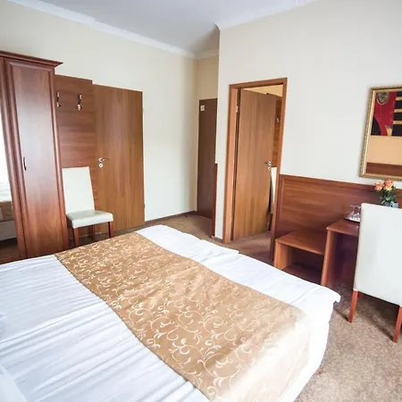 Viktória 3*