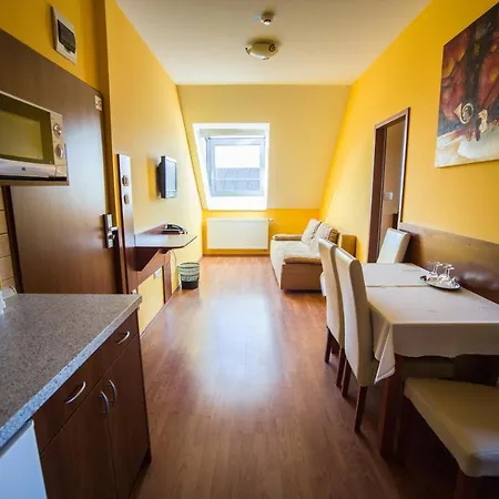 Viktória Hotel 3*