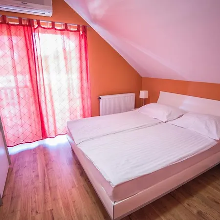 Viktória Hotel 3*