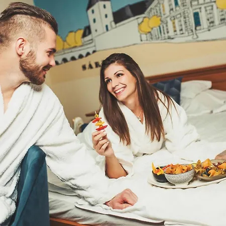 Viktória Hotel 3*