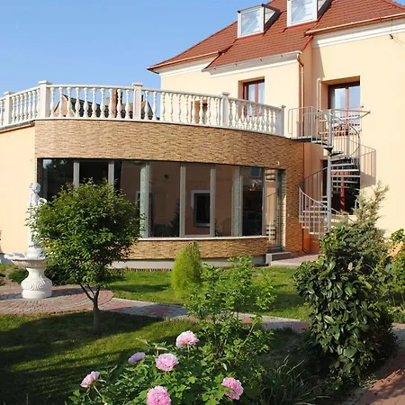 Viktória Hotel