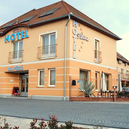 Viktória 3*